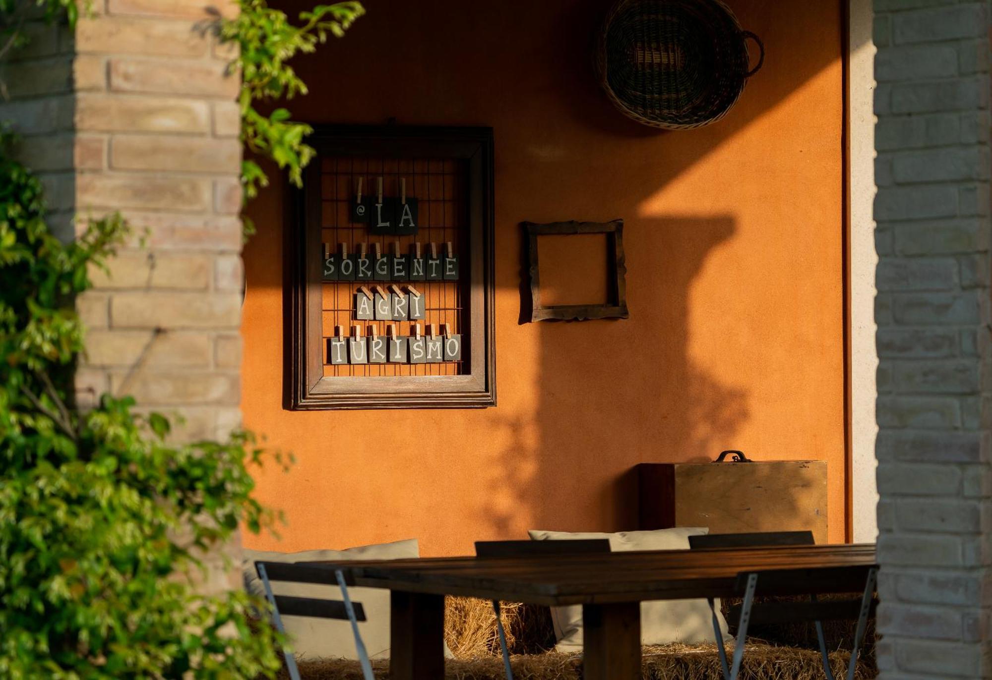 Agriturismo La Sorgente 卡梅拉诺 外观 照片